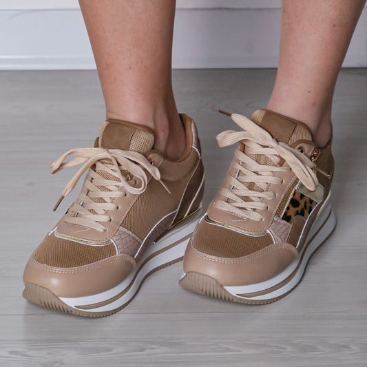 Molly - Sneaker Fashion